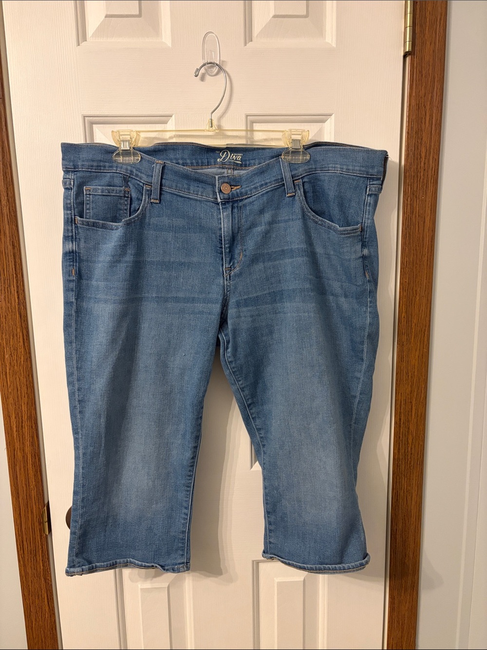 Old Navy Light Blue Cropped Jeans - Mid Rise